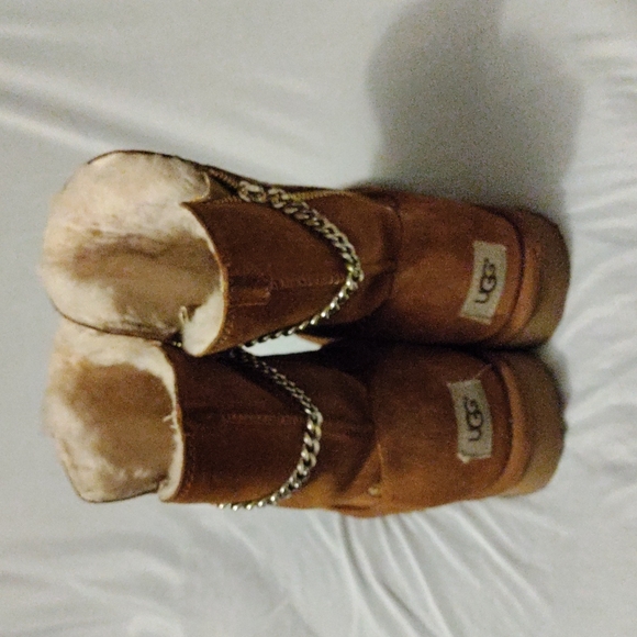 Prelove Women's  UGG Classic Short Sparkle Zip Boot - Picture 2 of 5